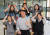 창원 구산중 박정진 체육교사(가운데)와 스포츠스태킹 선수 전유나(왼쪽부터 시계방향)·전수현·설다은·박다연·남수진 양. 송봉근 기자
