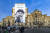 삼성전자가 프랑스 파리 국립 오페라 극장 '오페라 가르니에'에 선보인 삼성전자 '갤럭시 Z 플립5' 이미지와 부산엑스포 로고. 사진 삼성전자