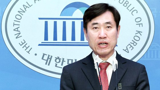 Opposition head pleads for support in ‘fight against Yoon dictatorship’