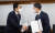 2020년 9월 4일 박능후 당시 보건복지부 장관(오른쪽)과 최대집 당시 대한의사협회장이 의정합의문에 서명한 후 인사하고 있다. 뉴스1