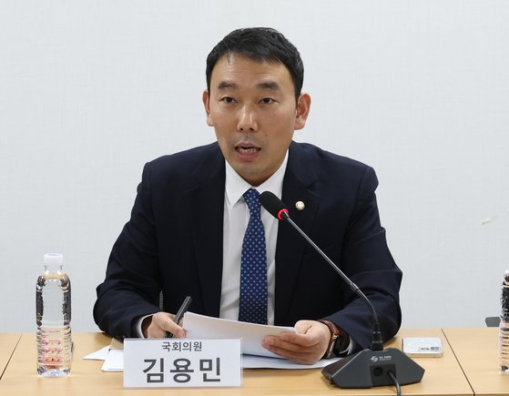 Yoon replaces spy agency leadership