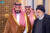  무함마드 빈살만(왼쪽) 사우디아라비아 왕세자와 이브라힘 라이시 이란 대통령이 11일(현지시간) 사우디아라비아 리야드에서 열린 이슬람협력기구(OIC) 특별 정상회의에 참석하고 있다.AFP=연합뉴스