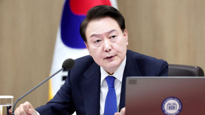 尹, 북한인권현인그룹 접견 "국제사회 경각심 가져야"