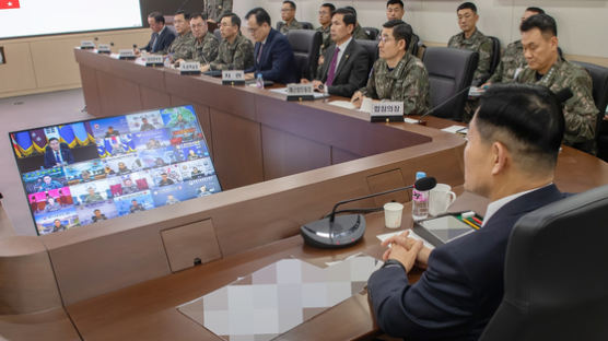 판문점 북한군 권총 무장…신원식 “도발 땐 즉·강·끝 응징”