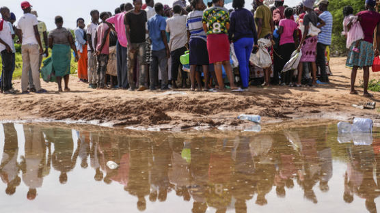 최악 가뭄 끝나자 '100년만의 홍수' 덮쳤다…케냐 120명 사망