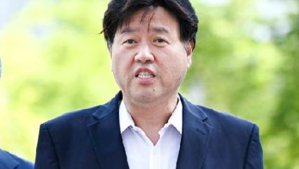 이재명 측근 김용 법정구속…'대장동 불법 대선자금' 징역 5년