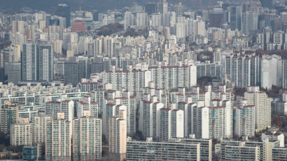 전국 아파트값 5개월만에 하락…서울도 상승세 멈춰