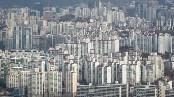 전국 아파트값 5개월만에 하락…서울도 상승세 멈춰