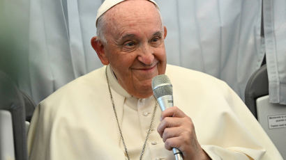 86세 고령에 탈장, 독감 등 병치레…교황 "나 살아있다" 농담