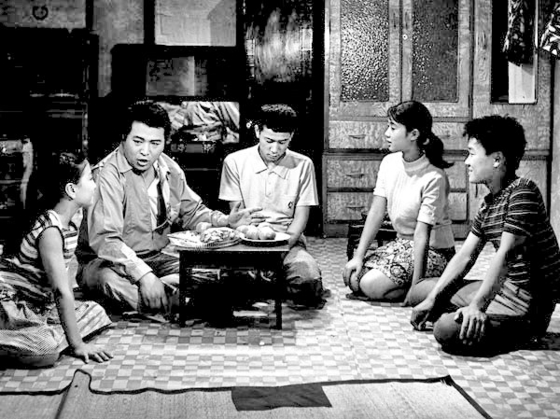 흑백 영화 최고 흥행기록을 세운 영화 '저 하늘에도 슬픔이'(1965). 중앙포토