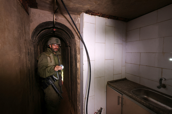 이스라엘군 “하마스 지하 터널 입구 800여개 발견…500여개 파괴”