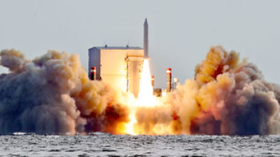 [사진] 군, 고체연료 우주발사체 성공 … 민간위성 탑재