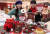 크리스마스 케이크 가격도 양극화하고 있다. 4일 이마트가 선보인 9980원짜리 ‘즐거운 꽃카 케이크’. [사진 신세계푸드]