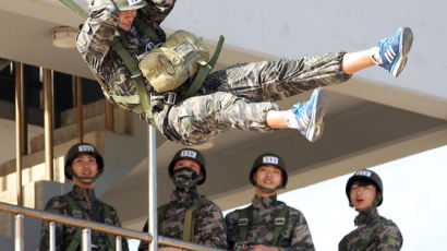 한겨울에 국대 선수들 '해병대 캠프' 보낸다…벌써 부상 걱정