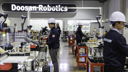 샤넬·디올 매장에도 떴다…'4200억 실탄' 장전한 韓 '로봇 팔'