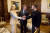 밀레이의 취임식에 참석한 우크라이나 볼로디미르 젤렌스키 대통령(오른쪽)이 10일 부에노스아이레스의 대통령실에서 밀레이 대통령, 여동생 카리나와 인사하고 있다. UPI=연합뉴스