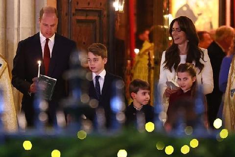 왕실 떠난 동서 의식했나…英왕세자 가족의 파격 흑백사진