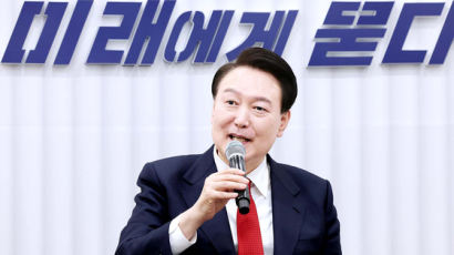 “尹대통령 지지율 37.4%…서울·충청권 상승” [리얼미터]