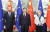 시진핑 중국 국가주석과 우르줄라 폰데어라이엔 EU 집행위원장(오른쪽), 샤를 미셸 EU 정상회의 상임의장(왼쪽)이 지난 7일 베이징 댜오위타이 국빈관에서 정상회담을 했다. 신화통신=연합뉴스