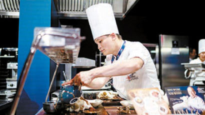 [라이프 트렌드&] 20대 셰프가 정체성 담은 요리로 아시아 결선 우승 및 세계 결선 특별상 받다