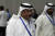 칼리드 알메 하이드 사우디아라비아 에너지부 장관이 11일(현지시간) 아랍에미리트 두바이에서 열린 제28차 유엔 기후변화협약 당사국총회(COP28)의 새 회담 세션에 참석하기 위해 도착하고 있다. AP=연합뉴스