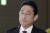 기시다 후미오 일본 총리가 11일 총리관저에서 아베파 비자금 의혹에 관한 기자들의 질문에 답하고 있다. AP=연합뉴스