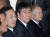 김대기 대통령실 비서실장(오른쪽에서 두번째)이 13일 오후 서울 서초구 한전아트센터에서 열린 첫 서예전 '스며들다' 개막식에 참석해 있다. 뉴스1