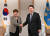 윤석열 대통령이 15일 오후 서울 용산 대통령실 청사에서 크리스탈리나 게오르기에바 국제통화기금(IMF) 총재를 접견하며 기념촬영을 하고 있다. 사진 대통령실