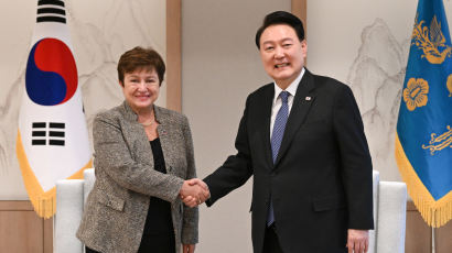 尹대통령 만난 IMF 총재 “韓 경제 반등 전망…은행 횡재세 부작용”