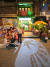 태국 방콕 카오산로드의 대마초 판매점 모습. 이용자 대부분은 해외에서 온 관광객이다.