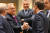 14일(현지시간) 벨기에 브뤼셀에서 열린 유럽 이사회 회의에서 빅토르 오르반 헝가리 총리(왼쪽)이 에마뉘엘 마크롱 프랑스 대통령과 인사하고 있다. AFP=연합뉴스