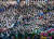 지난 9월 23일 오후 열린 2022 항저우 아시안게임 개회식에서 관중들이 마스크를 착용하지 않은 채 관중석에서 식전 공연을 관람하고 있다. 이번 대회는 코로나19 종식 선언 이후 처음으로 열린 메이저 스포츠 대회다. 연합뉴스