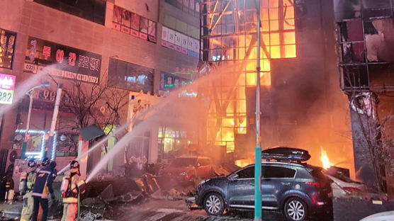 [사진] 인천 18층 호텔서 화재, 42명 중경상
