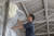 이탈리아 카라라 현지 작업장에서 김대건 신부 성상을 살펴보고 있는 한진섭 조각가. [사진 가나아트]