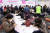 지난 13일 서울 마포구청에서 열린 ‘2023 마포구 노인 일자리 박람회’에서 어르신들이 빼곡히 모여 앉아 구직 신청서를 작성하고 있다. [연합뉴스]