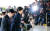 박근혜 전 대통령은 2017년 3월 21일 서울 서초구 서울지방검찰청에 피의자 신분으로 출석해 밤샘 조사를 받았다. 중앙포토