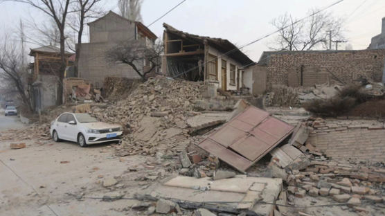 중국 간쑤성서 규모 6.2 지진 … 최소 127명 사망 734명 부상 
