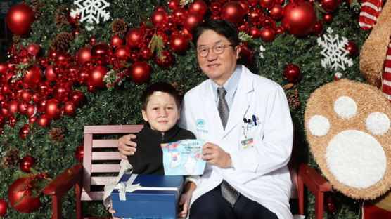 8세 소년 얼굴 뒤덮은 화상 흉터…한국 의료진의 성탄절 선물