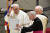 프란치스코 교황이 지난 12일 바티칸 바오로 6세 홀에서 순례자들을 축복하고 있다. AFP=연합뉴스