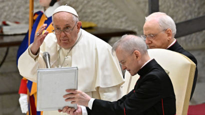프란치스코 교황, '동성커플 축복' 공식 승인