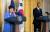 박근혜 대통령과 오바마 미국 대통령이 2013년 5월 7일 오후 백악관 이스트룸에서 열린 공동 기자회견에서 기자들의 질문에 답하고 있다. 중앙포토