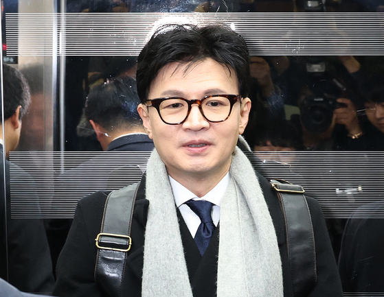 한동훈, 국민의힘 비대위원장 수락…오늘 오후 법무부 떠난다 
