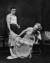 1947년 연극 '욕망이라는 이름의 전차'를 공연하는 말런 브랜도와 제시카 탠디.[사진 에포크]