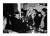공동연구에 착수한 직후인 2001년 브뤼셀의 유명한 선술집 '라 모르트 수비테'에서 호킹과 저자 토마스 헤르토흐(사진 맨 오른쪽) 등이 담소를 나누는 모습, 