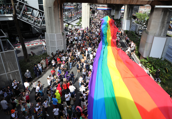 태국, 동성결혼 합법화 '초 읽기'…하원서 정부 초안 압도적 찬성