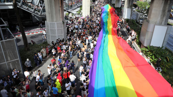 태국, 동성결혼 합법화 '초 읽기'…하원서 정부 초안 압도적 찬성