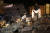 23일 요르단강 서안지구 베들레헴의 교회의 모습이다. 올해 크리스마스 조형물은 건물 잔해와 철조망 사이에서 아기 예수가 태어나는 모습을 형상화했다. 가자지구의 주민과 연대하는 의미를 담고 있다.EPA=연합뉴스