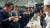 정황근 농림축산식품부 장관(왼쪽 첫 번째)이 지난 9월 15일 전북 익산시 함열읍 하림 퍼스트키친에서 열린 'NS 푸드페스타'에서 김홍국(왼쪽 두 번째) 하림그룹 회장 등과 함께 가루 쌀로 만든 라면을 시식하고 있다. 연합뉴스