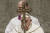 프란치스코 교황이 성탄절 전야인 24일(현지시간) 바티칸의 성 베드로 대성당에서 미사를 집전했다.AP=연합뉴스