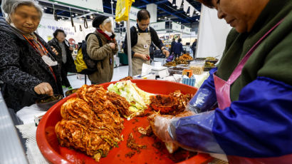 "올겨울 中김치 쟁여놓고 먹는다"…가격경쟁력 밀린 국산김치